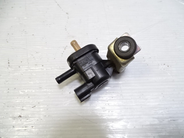 11 Lexus LS460 vacuum switch valve vapor purge solenoid 90910-12276