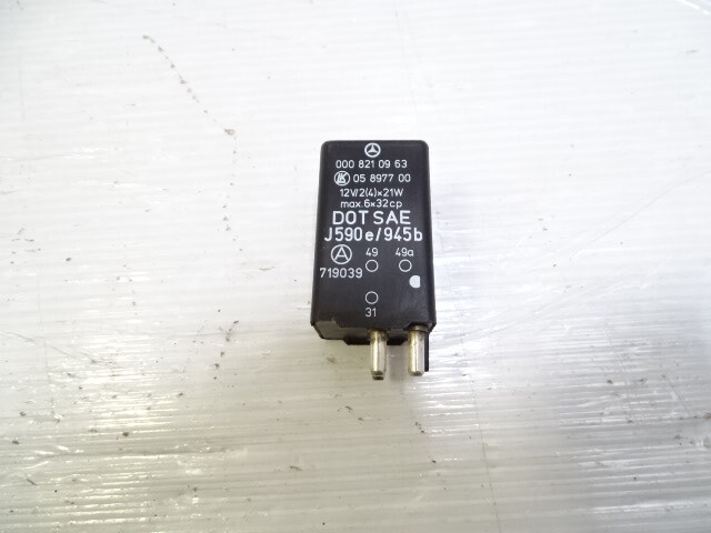 85 Mercedes R107 380SL relay, flasher 0008210963