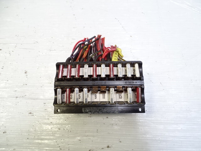 85 Mercedes R107 380SL fuse box 1075400450