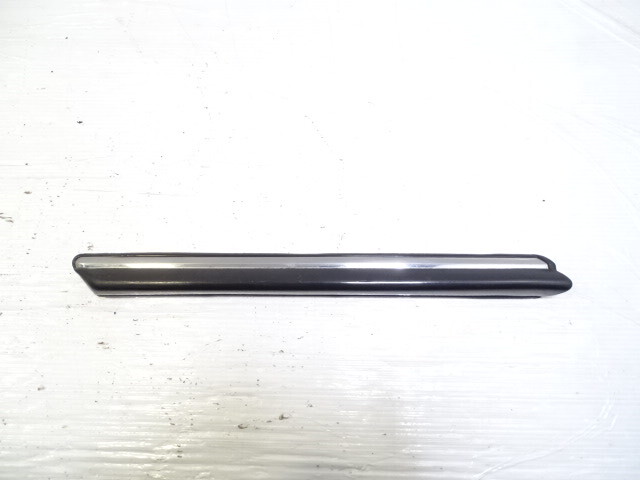 85 Mercedes R107 380SL trim, exterior, fender moulding, left