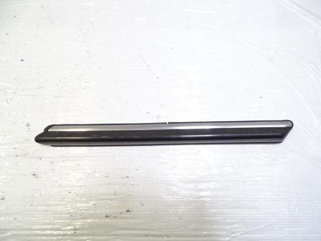 85 Mercedes R107 380SL trim, exterior, fender moulding, right