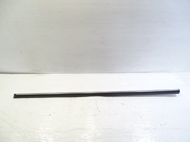 85 Mercedes R107 380SL trim, exterior, door moulding, left