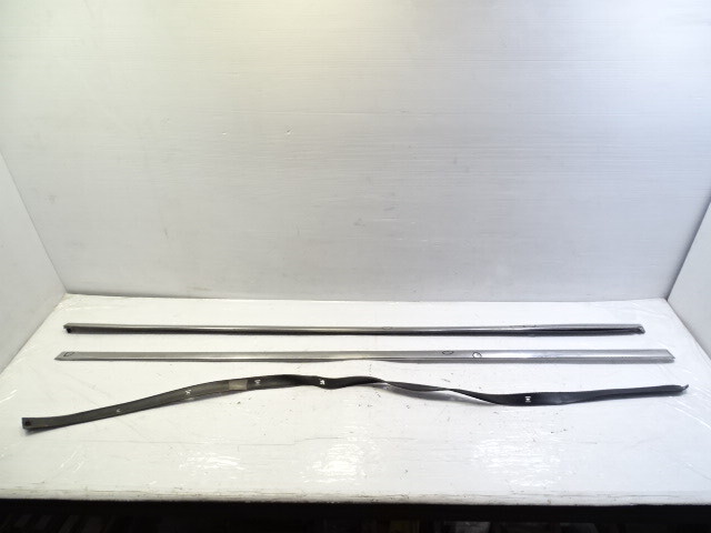 85 Mercedes R107 380SL trim set, rocker moulding, lower, chrome