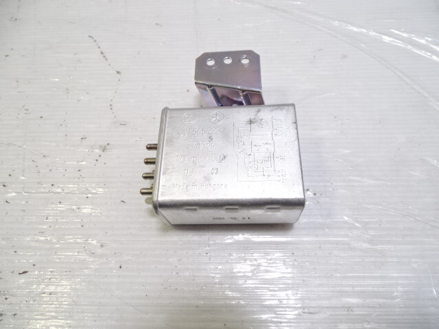 79 Mercedes W123 300CD module, glow plug relay diesel 0015452232