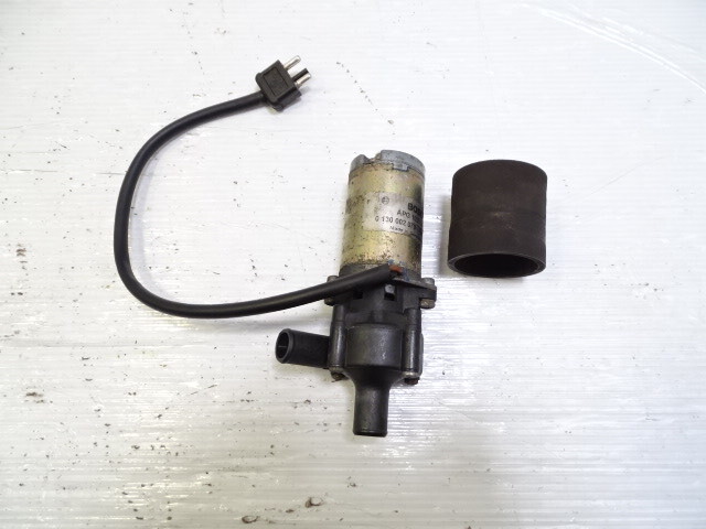 79 Mercedes W123 300CD water pump, auxiliary 0130002070