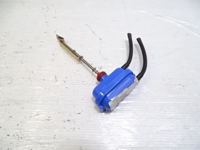 79 Mercedes W123 300CD lock actuator, trunk vacuum element 1238000875