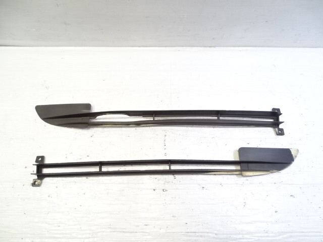 79 Mercedes W123 300CD trim set front bumper grille lower left/right 1238880123 1238880223