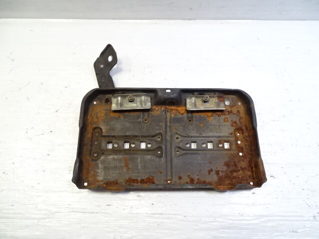79 Mercedes W123 300CD battery holder tray