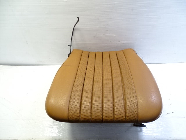 79 Mercedes W123 300CD seat cushion, bottom, right front palomino Coupe