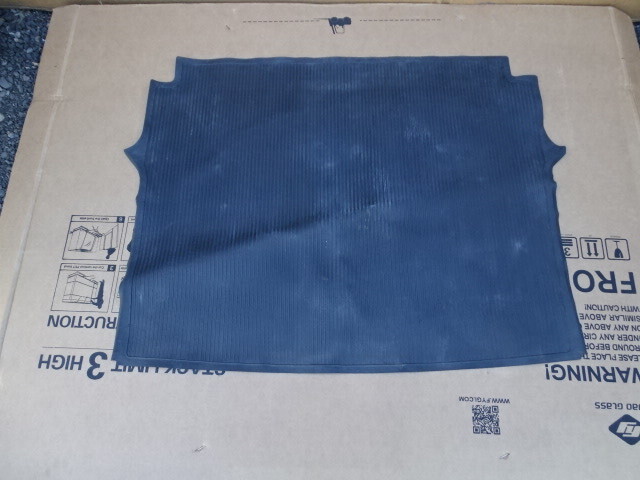 79 Mercedes W123 300CD trunk liner mat rubber black 1236840505 Coupe