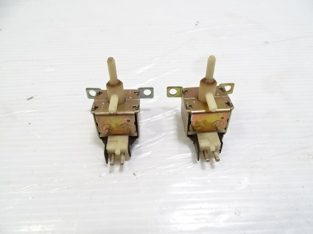 Mercedes R107 380SL vacuum change over valve set of 2