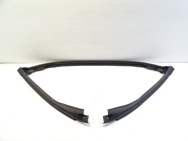 Mercedes R171 SLK280 seal weatherstrip, windshield frame, 1717200178