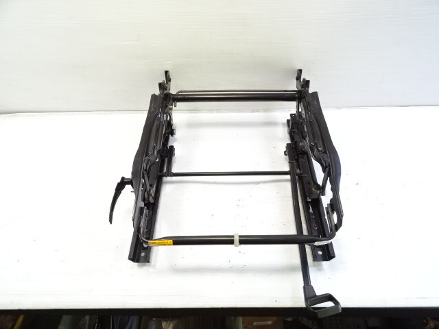 Mercedes R171 SLK280 seat track, right, 1719101436