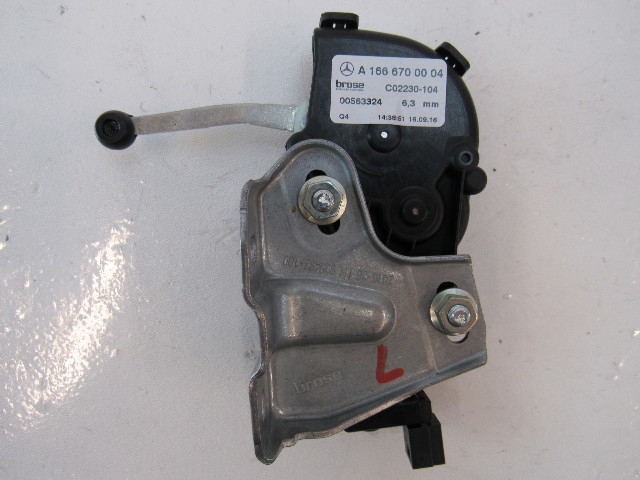 Mercedes X166 GLS63 GLS450 window motor and regulator, quarter, left 1666700004