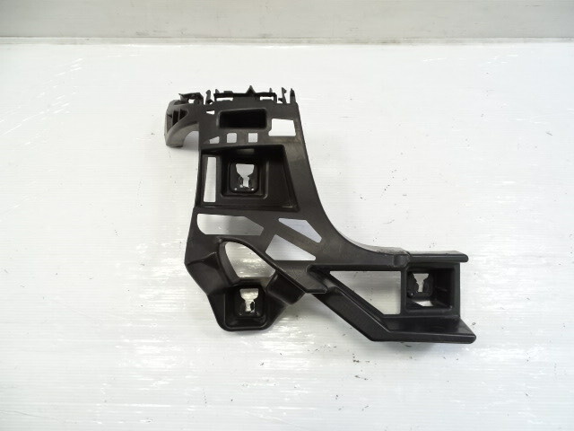 Mercedes X166 GL450 trim, bumper support mount bracket, left rear, 1668850265