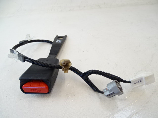 Lexus GX460 seat belt buckle, right front 73230-60580 black