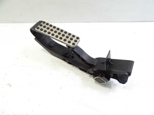 Mercedes W209 CLK55 pedal, gas accelerator, 2033000604