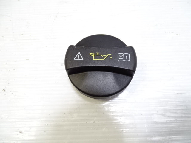 Mercedes X166 GL450 engine oil cap, 0000101485