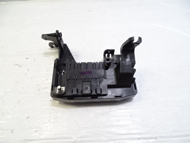 Mercedes X166 GL450 fuse box, engine bay, front, 1665402150