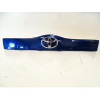 09 Toyota Prius trim, tailgate grarnish panel 76801-47050 09 Toyota Prius trim, tailgate grarnish panel 76801-47050
