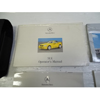 01 Mercedes R170 SLK320 owners manual w / case, 1705849083