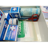 80 Mercedes W116 300SD first aid kit, w/tray holder 9008650850