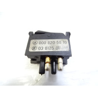 80 Mercedes W116 300SD switch, dome light 0008205810
