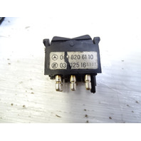 79 Mercedes W123 300CD switches and relays 0008207010 0008205910 0015422219