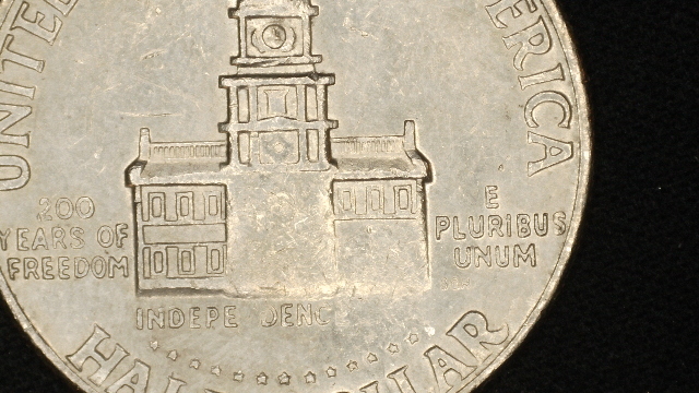 1976-D Kennedy Half Dollar 50c - Large Strike through error reverse