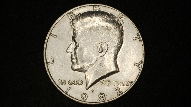 1982-P Kennedy Half Dollar 50c -No FG error reverse FS-901