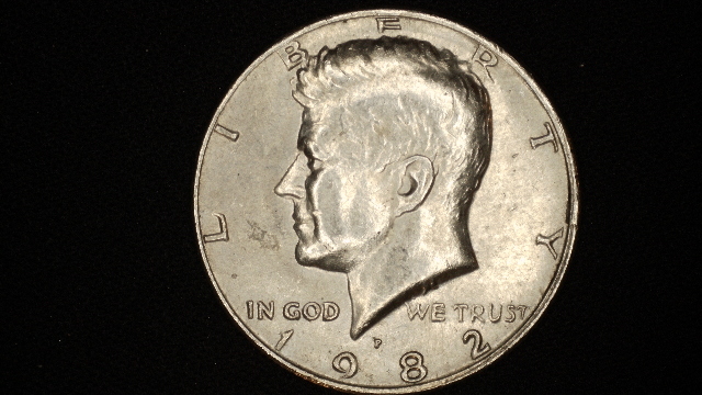 1982-P Kennedy Half Dollar 50c -No FG error reverse FS-901