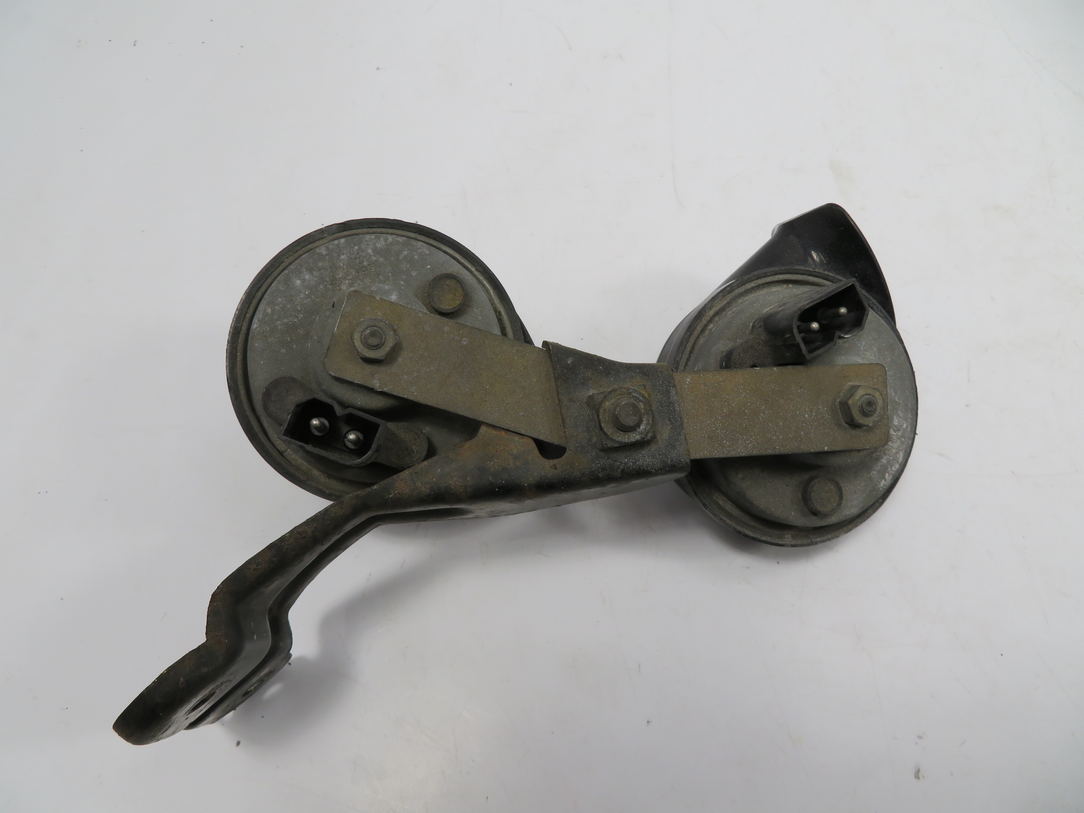 BMW Z3 M E36 1115 Horns Set W/Mounting Bracket, Hella PK Auto Parts Inc.