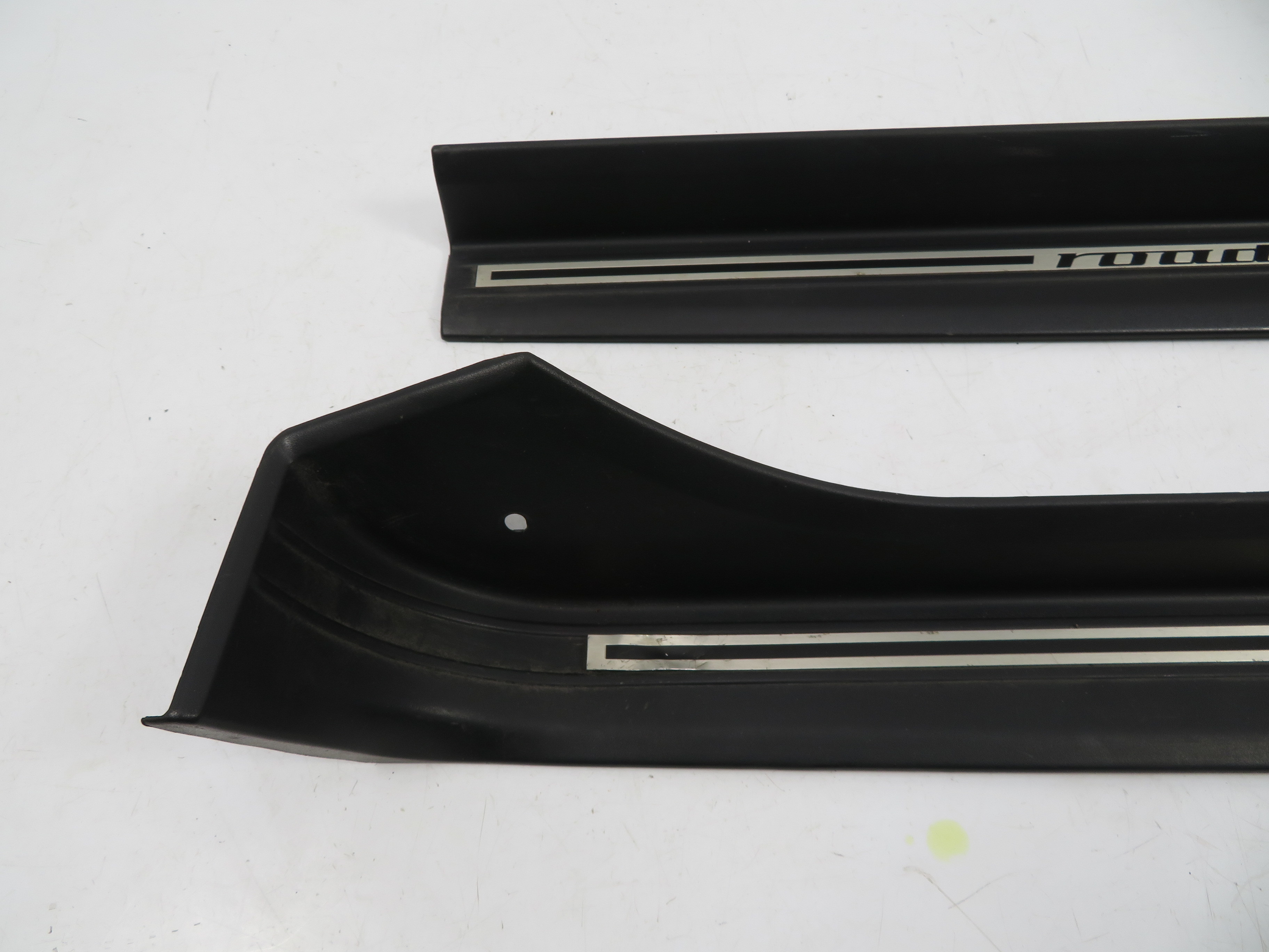 01 BMW Z3 2.5L E36 1128 Trim Pair, Door Sill "ROADSTER" Script