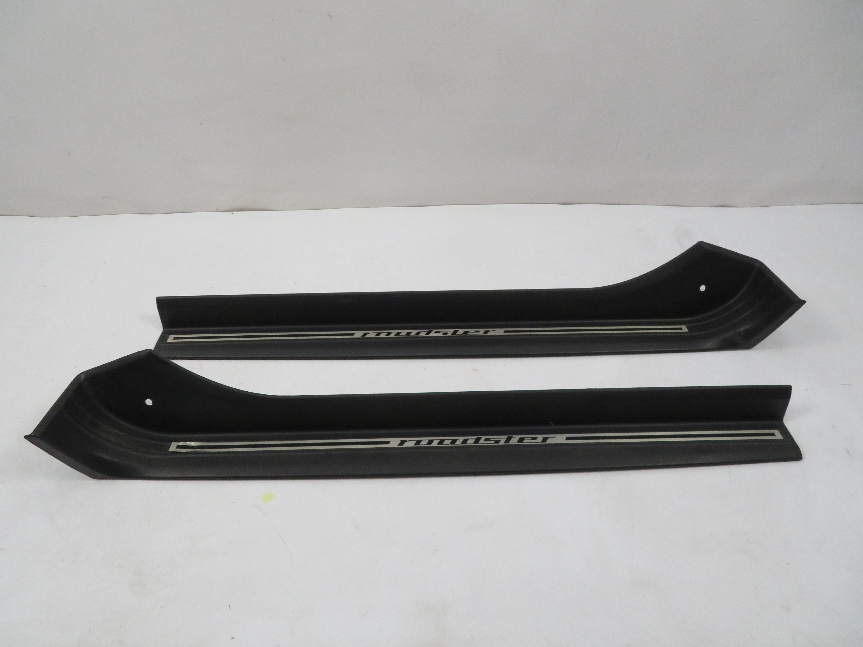 01 BMW Z3 2.5L E36 1128 Trim Pair, Door Sill "ROADSTER" Script