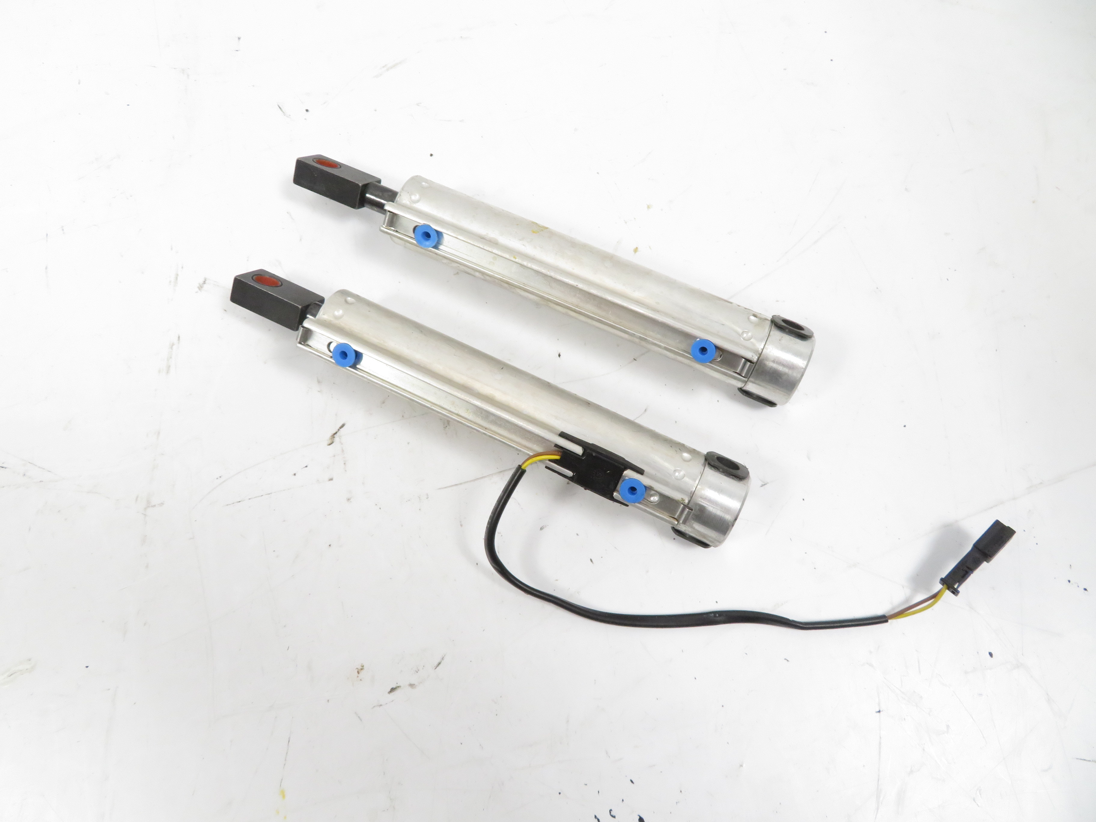 10 BMW Z4 E89 #1160 Hydraulic Cylinder Pair, Convertible Top Roof Main ...