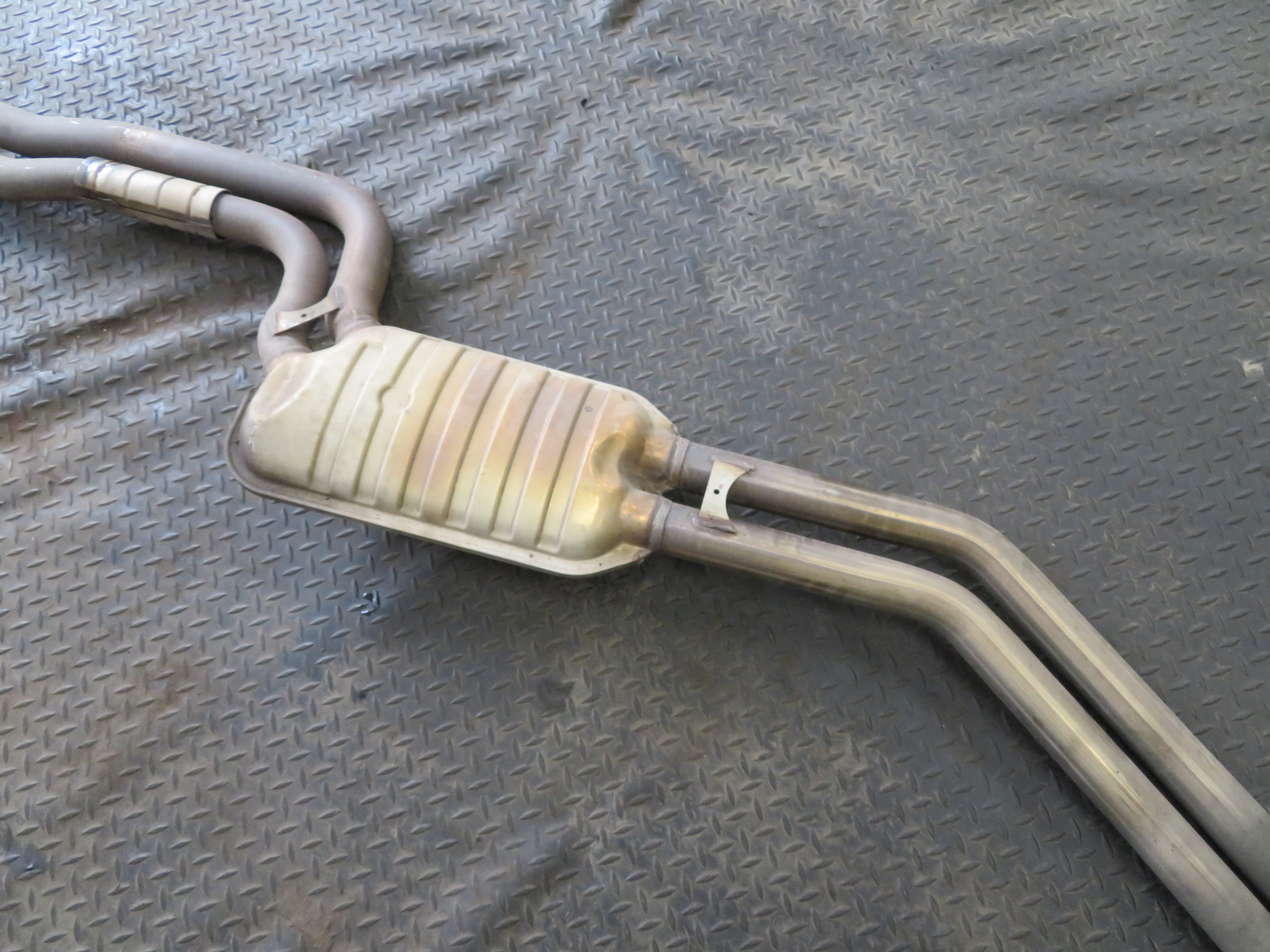 Polmo Rear Exhaust Muffler For BMW Z3 Roadster E36 1.8i Convertible (Oval, Single Outlet)