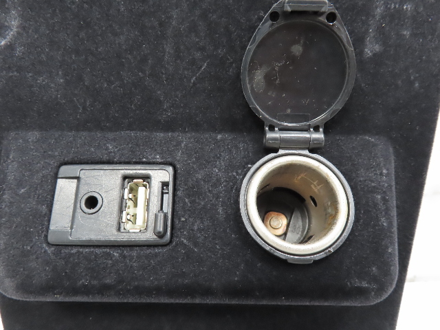 user9310出品 16 Lexus NX200t #1299 Aux & USB Dual Port Media Hub Jack OEM 86190