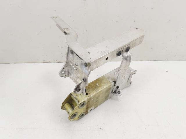 12 BMW 650i F12 Convertible #1306 Bracket, Bumper Fender Support Mount Right