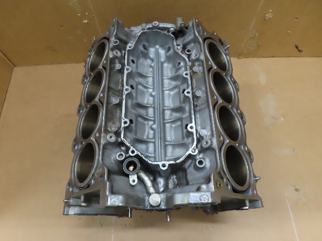 15 Toyota Tundra Crewmax #1318 cylinder block engine 5.7L V8 3URFE 5th Y GAS DOHC