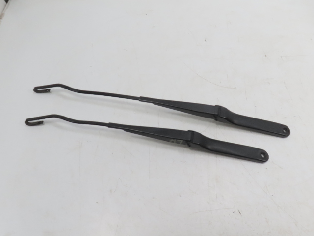 96 BMW Z3 E36 1.9L #1320 Wiper Arm Pair Windshield 61608389550  61608389549