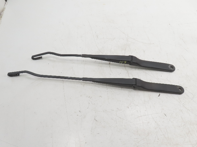 97 BMW Z3 E36 1.9L #1324 Wiper Arm Pair Windshield 61608389550  61608389549