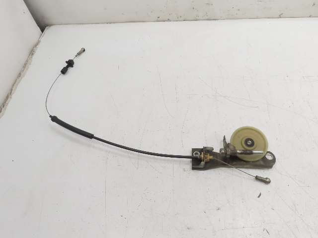 87 Porsche 928 S4 #1331 cable & Pulley w/ Bracket Accelerator Throttle, 92842302308