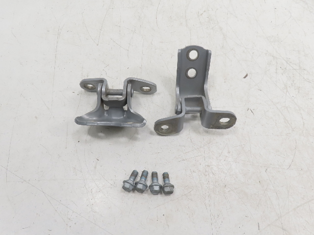 23 Toyota Corolla Cross #1332 Door Hinge Pair Upper & Lower w/ Bolts RH Front 