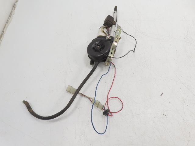 1988 BMW 325i E30 #1336 Base, Antenna & Mast Radio 65221381543