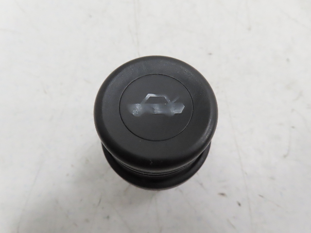85 Porsche 928 S #1338 Switch W/ Knob, Trunk Hatch Release 92861311400