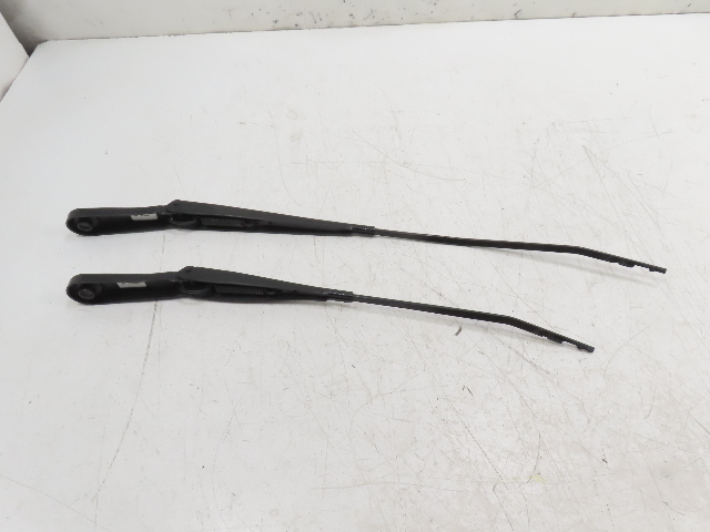 21 BMW F44 228 xi #1339 Windshield Wiper Arm Pair, Front Left & Right 61617453959
