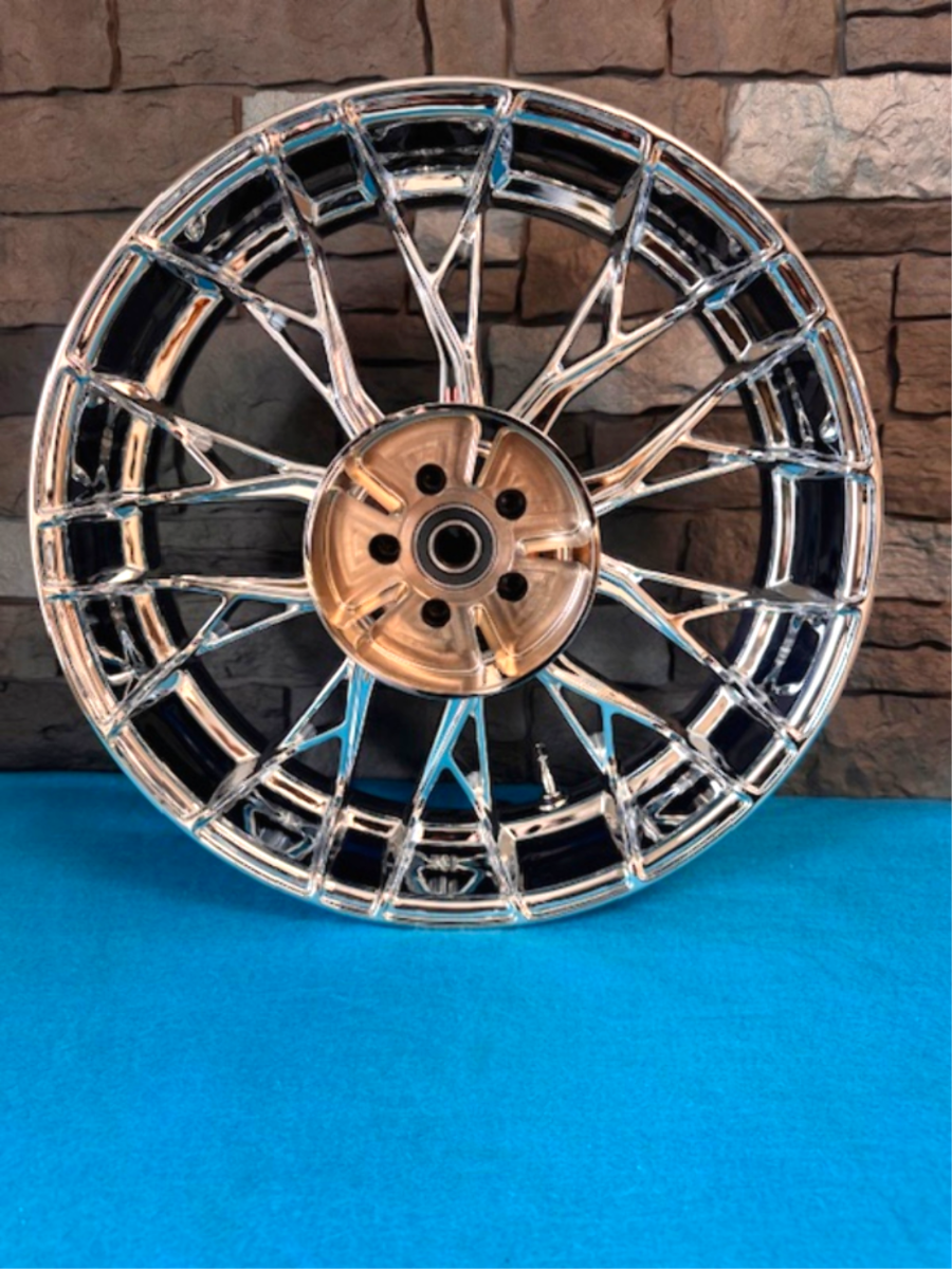 18X5.5 RAIDER CHROME REAR CUSH HUB WHEEL HARLEY TOURING BAGGERS 2009-UP