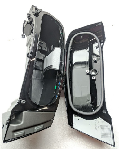 2018-2020 Yamaha Star Eluder Venture Saddlebag Assembly OEM 2DF