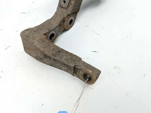 01 Yamaha Grizzly 600 Front Right Wheel Spindle Knuckle Carrier