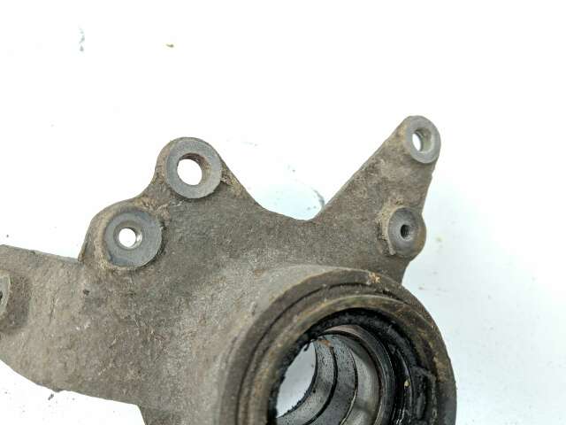 01 Yamaha Grizzly 600 Front Right Wheel Spindle Knuckle Carrier